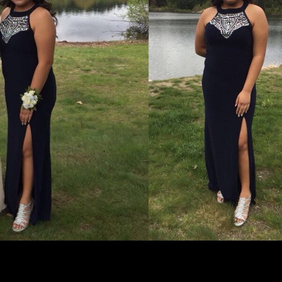 Formal dress - Picture 1 of 4